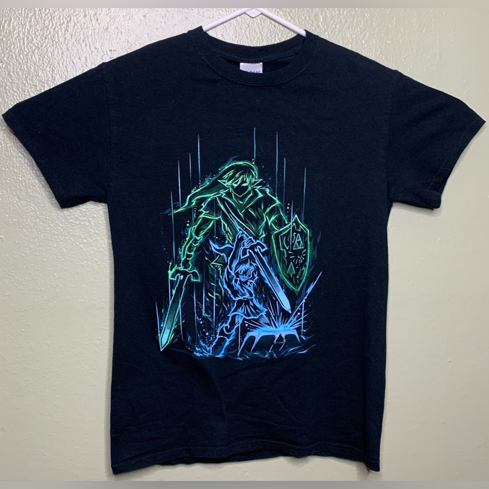 Gildan Mens Size Small Black Legend of Zelda Ocarina Of Time Link Graphic Shirt